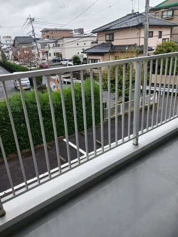 ニューマリッチ川成のバルコニー|暖かな日差しのふりそそぐバルコニー