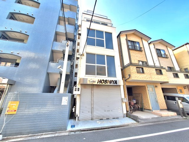 【外観】 | 東日暮里1丁目　鉄骨造4階建 | 三ノ輪駅徒歩5分！建物面積136.68㎡と広々、ルーフバルコニー付きです♪ビルドイン車庫利用可能、小運搬エレベーター付き。室内残置物撤去後のお引渡しです♪