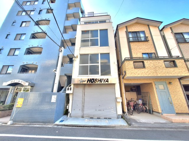 【外観】 | 東日暮里1丁目　鉄骨造4階建 | 三ノ輪駅徒歩5分！建物面積136.68㎡と広々、ルーフバルコニー付きです♪ビルドイン車庫利用可能、小運搬エレベーター付き。室内残置物撤去後のお引渡しです♪