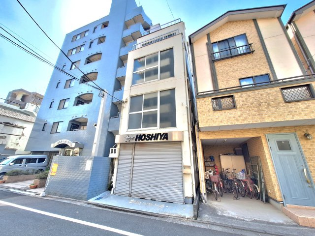 【前面道路含む現地写真】 | 東日暮里1丁目　鉄骨造4階建 | 三ノ輪駅徒歩5分！建物面積136.68㎡と広々、ルーフバルコニー付きです♪ビルドイン車庫利用可能、小運搬エレベーター付き。室内残置物撤去後のお引渡しです♪