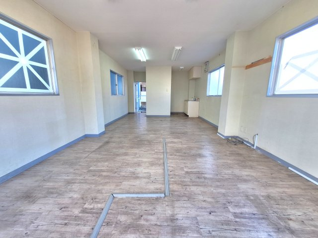 【洋室】 | 東日暮里1丁目　鉄骨造4階建 | 三ノ輪駅徒歩5分！建物面積136.68㎡と広々、ルーフバルコニー付きです♪ビルドイン車庫利用可能、小運搬エレベーター付き。室内残置物撤去後のお引渡しです♪