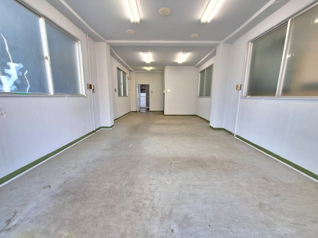 【洋室】 | 東日暮里1丁目　鉄骨造4階建 | 三ノ輪駅徒歩5分！建物面積136.68㎡と広々、ルーフバルコニー付きです♪ビルドイン車庫利用可能、小運搬エレベーター付き。室内残置物撤去後のお引渡しです♪