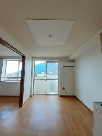 アイランド古本の居間・リビング|おしゃれなリビングです