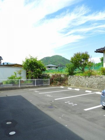 アイランド古本の駐車場|駐車場に車を止められます