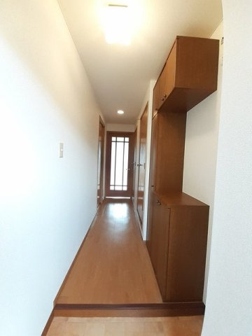 アイランド古本の玄関|収納もある玄関です