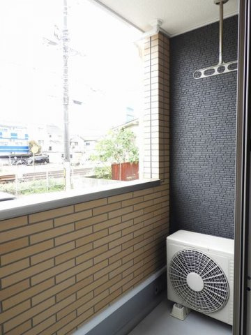 アンジュのバルコニー|暖かな日差しのふりそそぐバルコニー