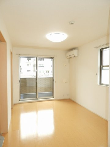 アンジュの居間・リビング|こちらのリビングで趣味の時間をお楽しみください