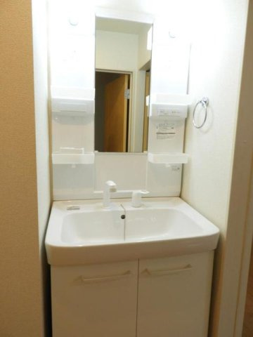 カ－ザ　セレ－ナ相田Ａの洗面所|スペースが確保できる洗面所です