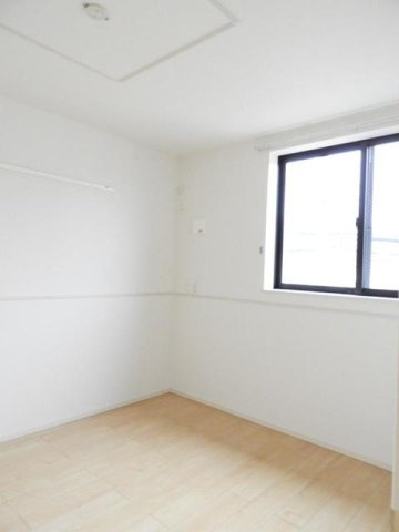 カ－ザ　セレ－ナ相田Ａの内装|明るい室内です