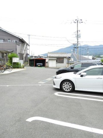 カ－ザ　セレ－ナ相田Ａの駐車場|駐車場があります