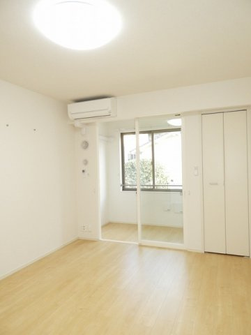 ジェイドイーストの居間・リビング|こちらのリビングで趣味の時間をお楽しみください