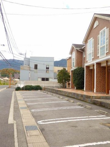 リバーサイド・ハーモニー　Ｂの駐車場|駐車場に車を止められます