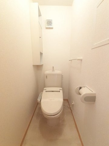 ウーノのトイレ|落ち着いた色調のトイレです