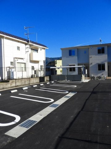 カーサ・グランデ　Ｂの駐車場|駐車場があるので、車を買う予定の方も安心です