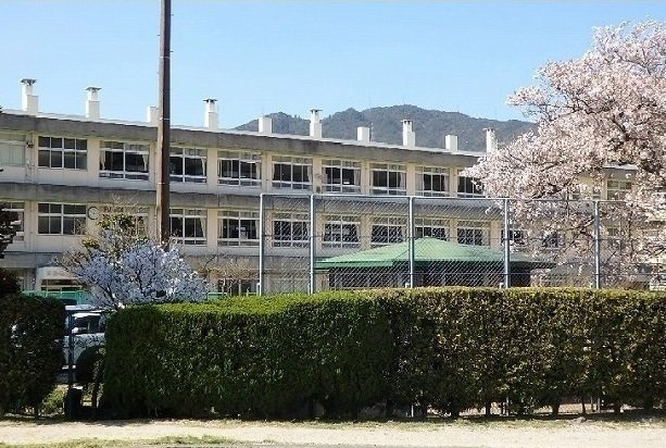 カーサ・グランデ　Ｂの周辺|三入小学校まで650m
