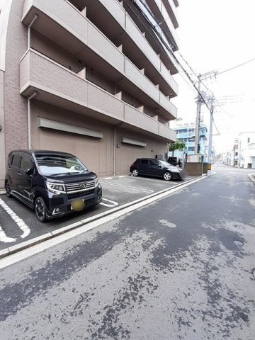 Ｍ＆Ｋ．ホープマンションの駐車場|駐車場があるので、車を買う予定の方も安心です