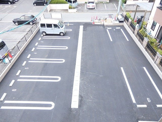 フェリーチェ　くるめ木の駐車場|車をお持ちの方に嬉しい駐車場付きの物件です