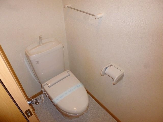 グッディ亀山Ａのトイレ|清潔感のあるトイレです