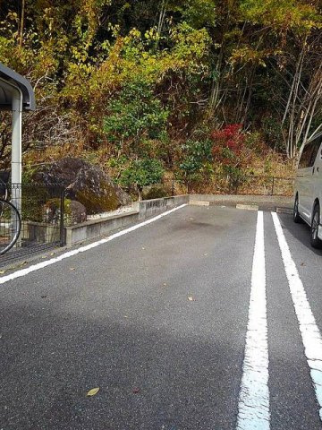 サニーガ－デン　Ａの駐車場|駐車場があるので、車を買う予定の方も安心です