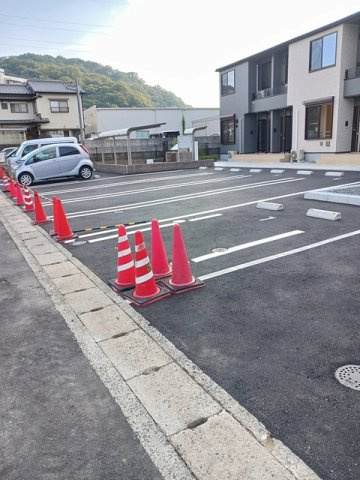 ベースの駐車場|駐車スペースもあります