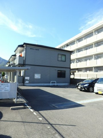 タウニーヒルズの駐車場|駐車スペースもあります