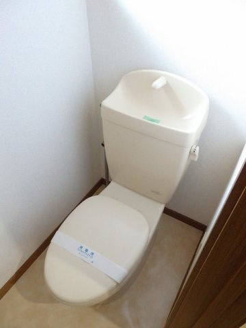 ファースト　ステップのトイレ|落ち着いた色調のトイレです