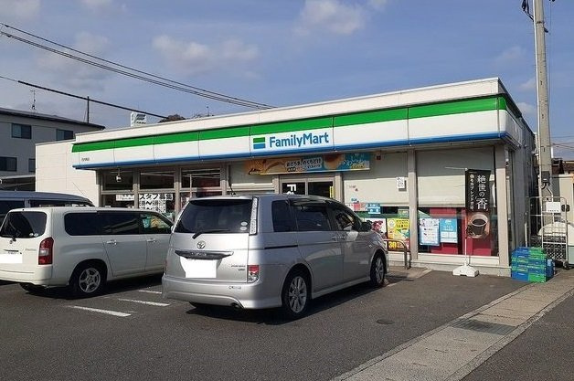 ファースト　ステップの周辺|ファミリーマートまで2400m
