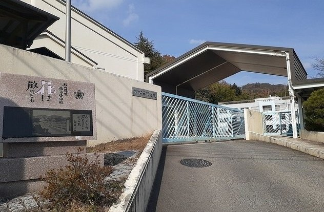ファースト　ステップの周辺|石内小学校まで900m