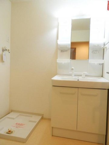 カトレヤの洗面所|明るい洗面所です