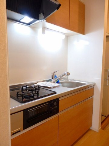 メゾンパルフェⅢのキッチン|コンパクトなキッチンで掃除もラクラク