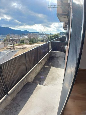 サンフィールドのバルコニー|外からの目が気にならないバルコニーで洗濯物が干せます