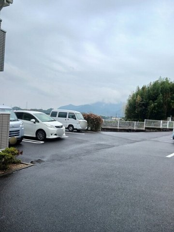 ヒルズハウス　ソレイユの駐車場|駐車場に車を止められます