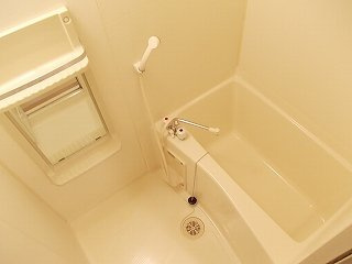 フォンテーヌ鶴江の浴室|ゆったり過ごせるお風呂です