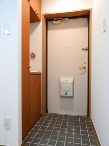 フォンテーヌ鶴江の玄関|きれいな玄関です