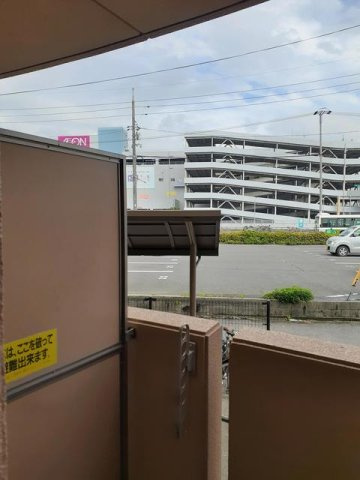 フィオーレ　ジュネスのバルコニー|外からの目が気にならないバルコニーで洗濯物が干せます