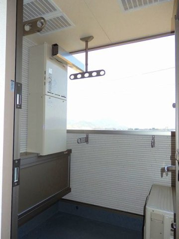 プリムローズ仁保のバルコニー|外からの目が気にならないバルコニーで洗濯物が干せます