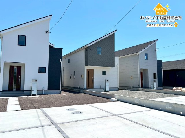 焼津市下小田中町　第1期／の前面道路含む現地写真|左から4・5・6号棟（2026年5月12日撮影）