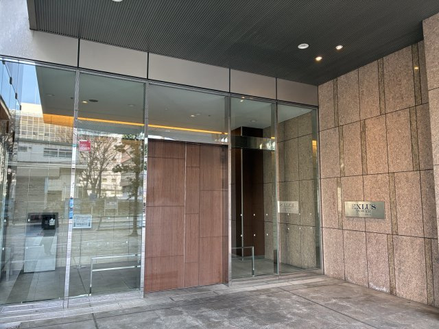 エクラスタワー武蔵小杉のエントランス|ステーションエントランス
東急東横線・JR南武線「武蔵小杉」駅に直結しているので、雨の日も濡れずに通勤通学することができそうです。