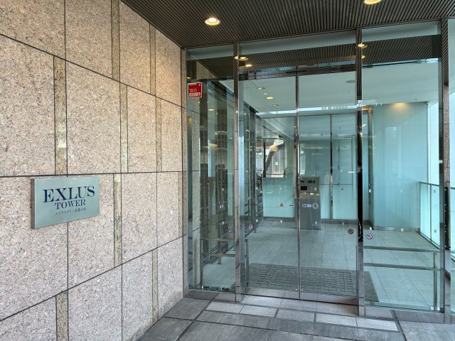 エクラスタワー武蔵小杉のエントランス|館銘板