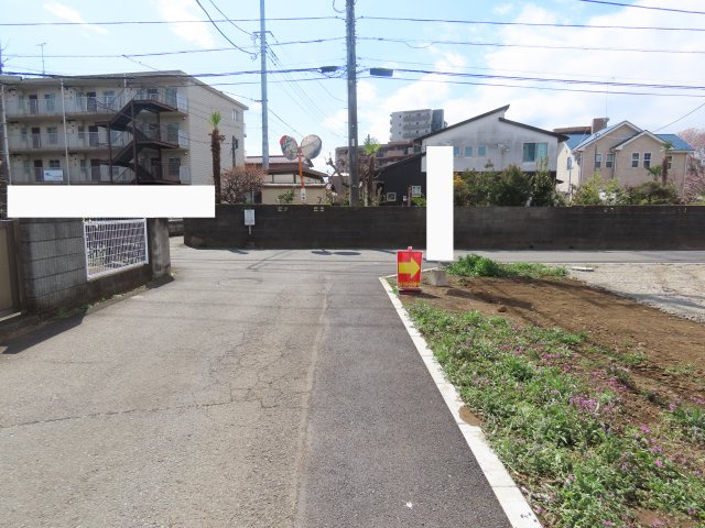 坂戸市仲町新築戸建の前面道路含む現地写真