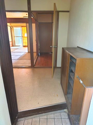 草加コーポラスの玄関