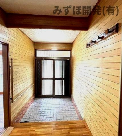 東根市白水2丁目3-17の玄関