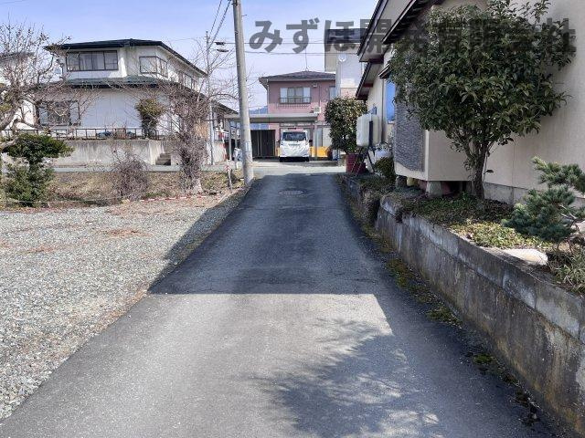 東根市白水2丁目3-17の前面道路含む現地写真