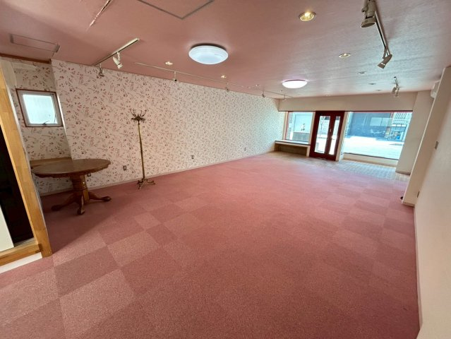 安城市朝日町貸店舗　1～2階の内装