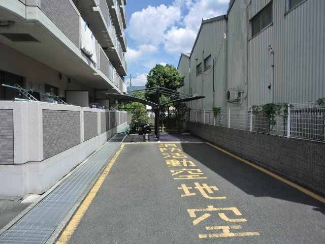 メディオグリシーナＦの駐車場