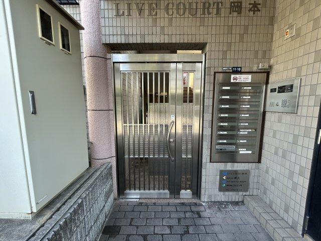 リブコート岡本のエントランス