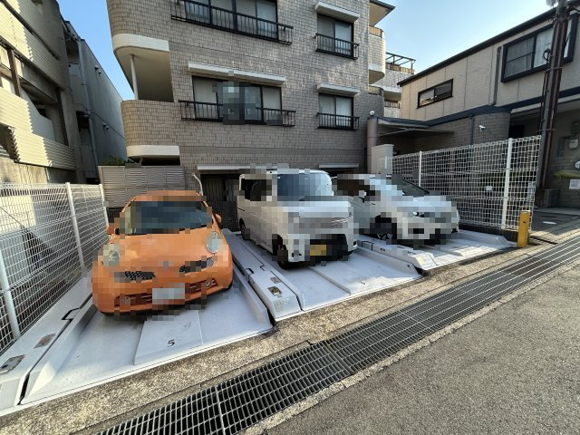 リブコート岡本の駐車場