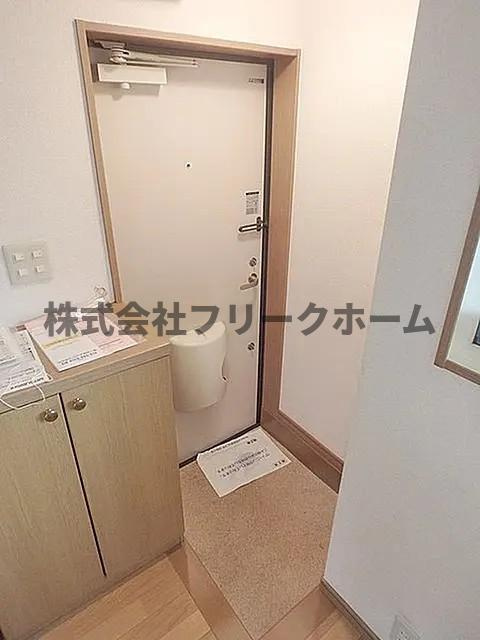 武蔵野市中町２丁目のアパートの玄関