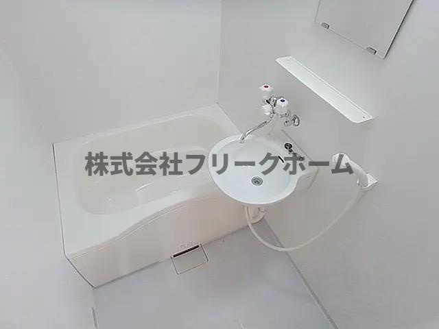 武蔵野市中町２丁目のアパートの浴室