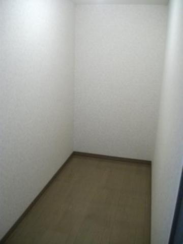 ティアラ筑紫丘の収納|【防犯】広々納戸完備。メゾネット４ＬＤＫ、
モニター付インターホン♪